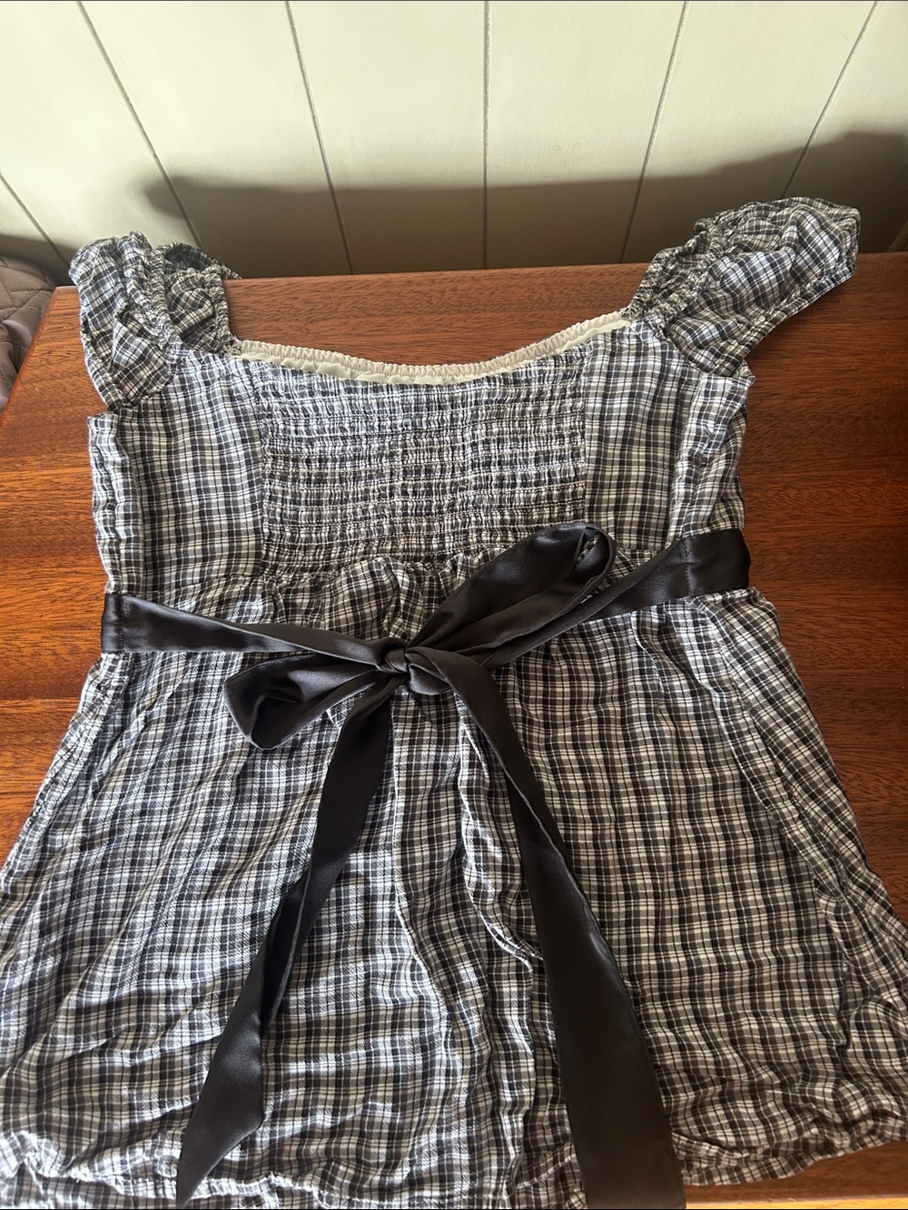 Hollister Black and White Plaid Ruffle Strap Top with Satin Waistband - Picture 2 of 3